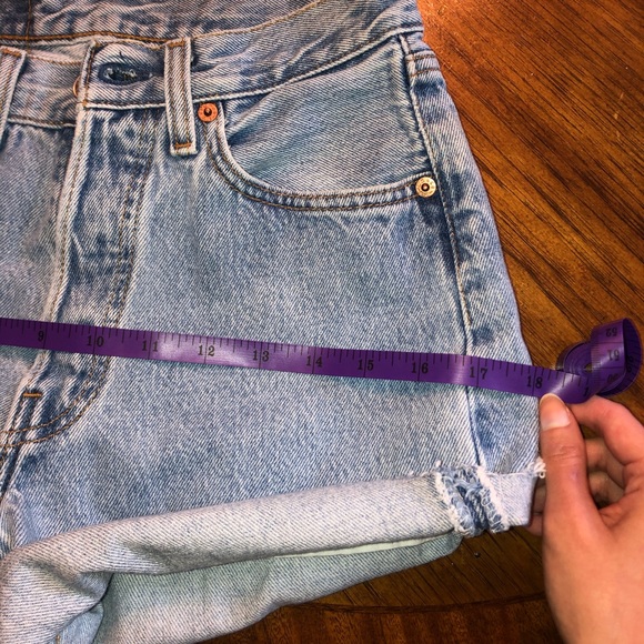 Vintage Levis frayed hem shorts size 23/24” - Picture 5 of 7